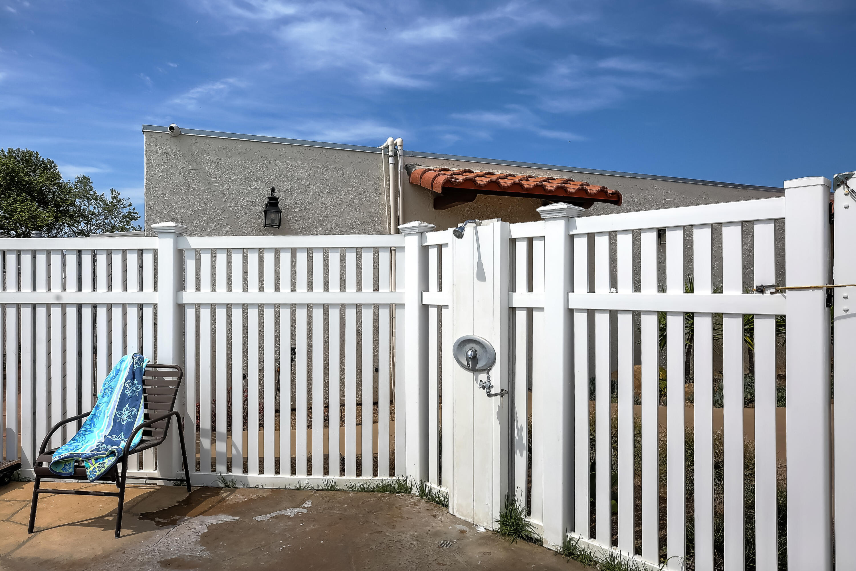 6180 Via Real, Unit 2 Carpinteria, CA 93013 - Photo 25 of 38 Rinse-off shower
