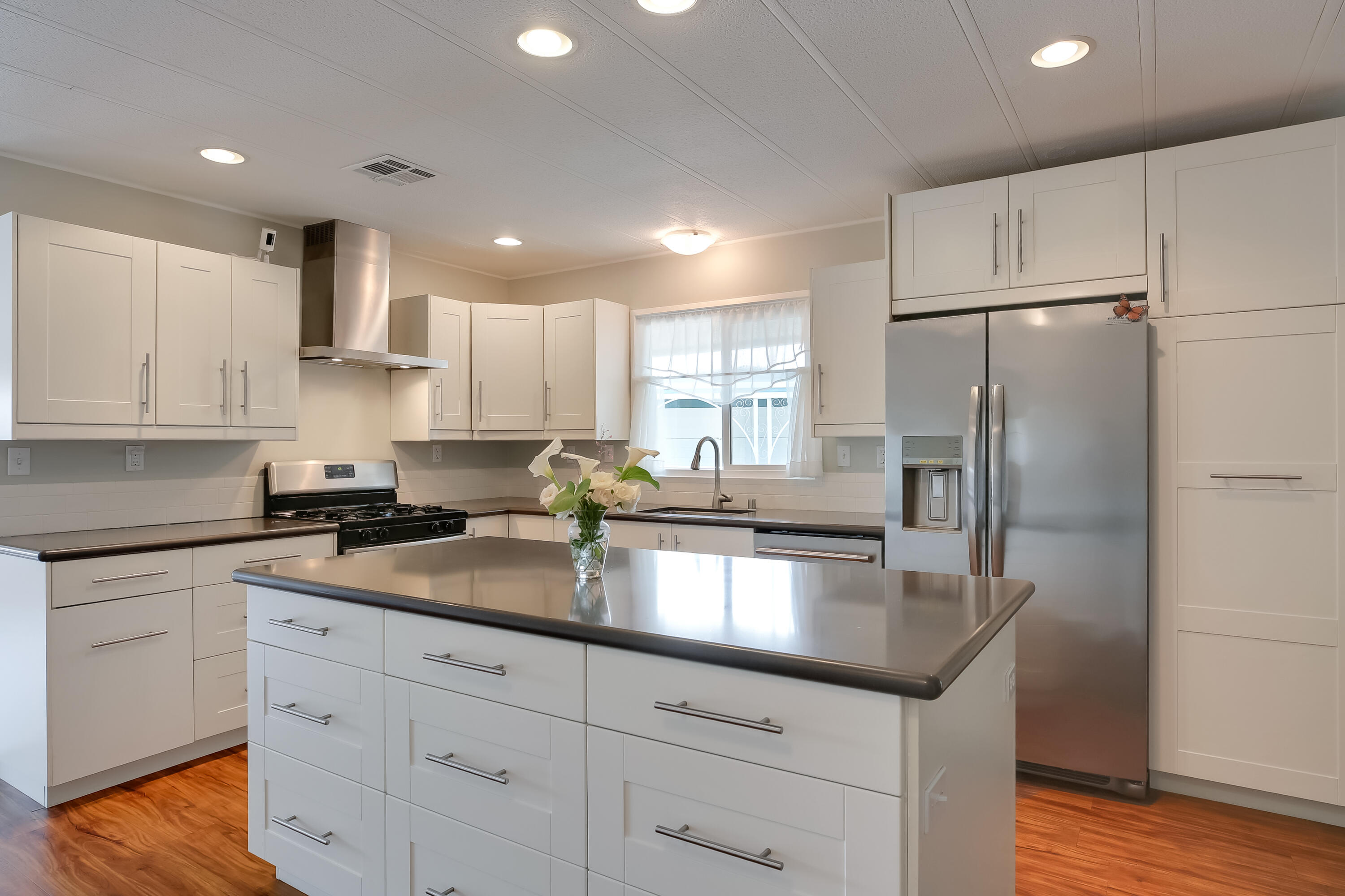 6180 Via Real, Unit 2 Carpinteria, CA 93013 - Photo 8 of 38 Kitchen 1