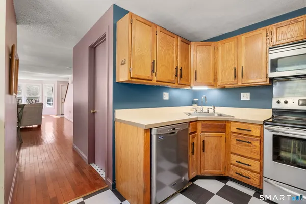 $240,000 | 32 Rushford Meade, Unit 32, Granby, CT 06035