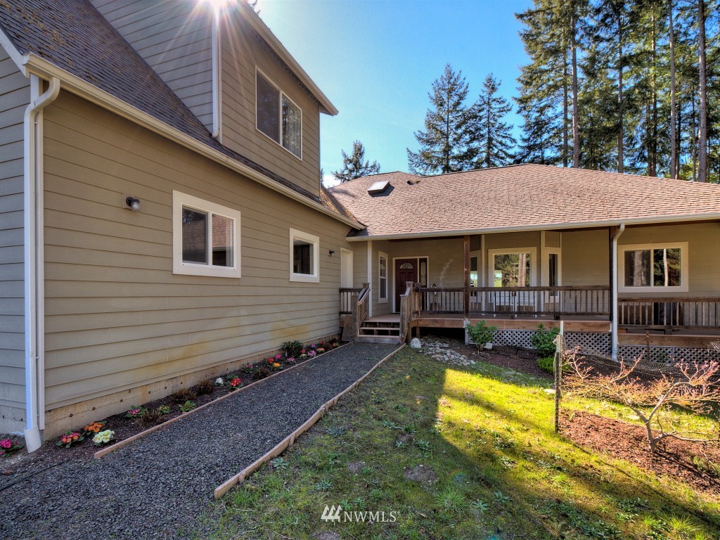 380 East Stretch Island Road South Grapeview, WA 98546 - Photo 2 of 25 Gallery Image 2