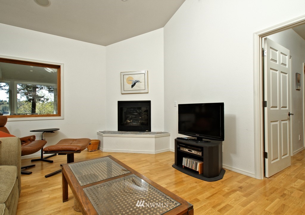 380 East Stretch Island Road South Grapeview, WA 98546 - Photo 7 of 25 Gallery Image 7