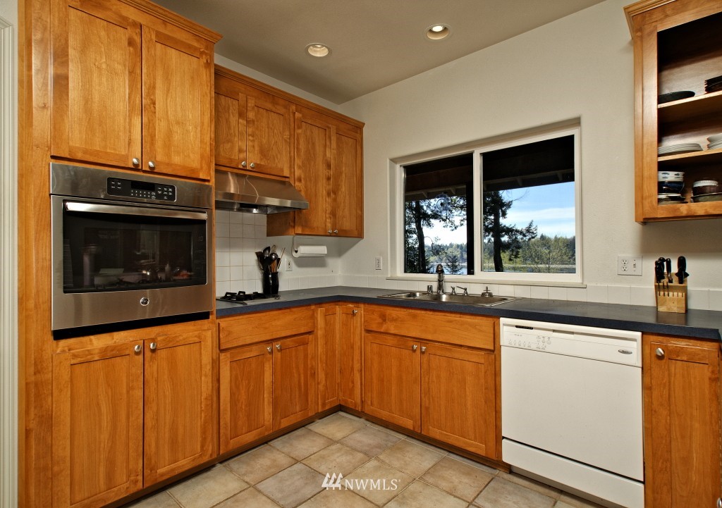 380 East Stretch Island Road South Grapeview, WA 98546 - Photo 9 of 25 Gallery Image 9