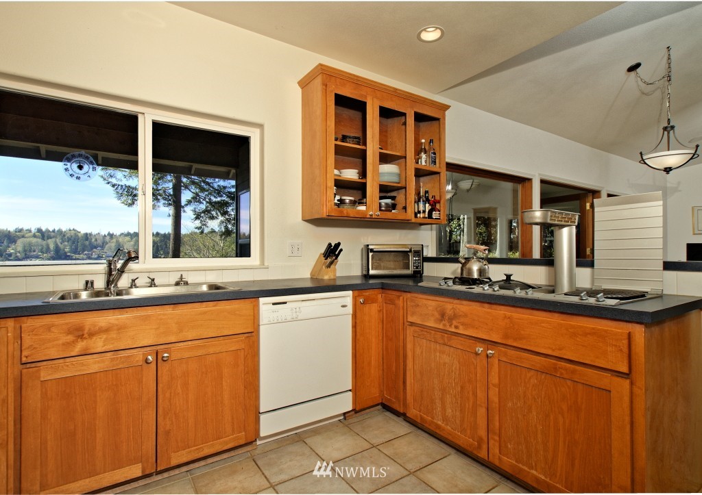 380 East Stretch Island Road South Grapeview, WA 98546 - Photo 10 of 25 Gallery Image 10