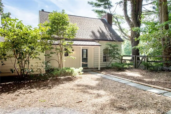 $2,600 | 332 A Quaker Hill Road, Pawling, NY 12564