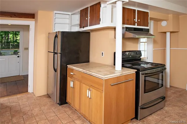 $2,600 | 332 A Quaker Hill Road, Pawling, NY 12564