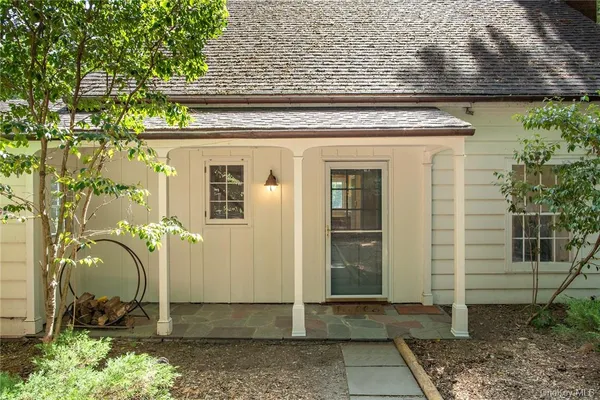 $2,600 | 332 A Quaker Hill Road, Pawling, NY 12564