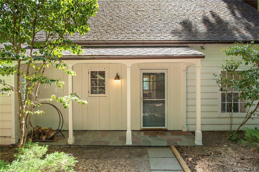 332 A Quaker Hill Road Pawling, NY 12564 - Photo 4 of 35