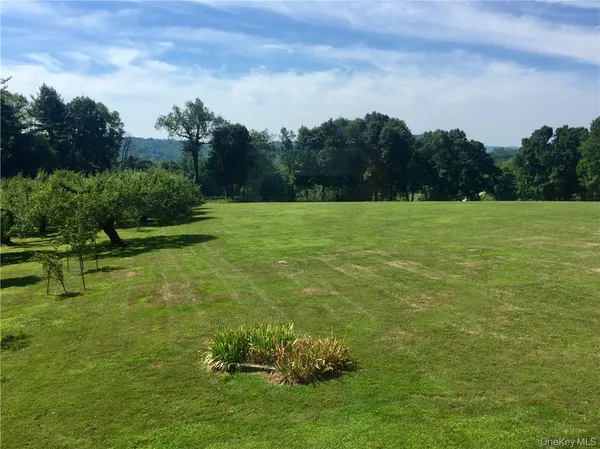 $2,600 | 332 A Quaker Hill Road, Pawling, NY 12564