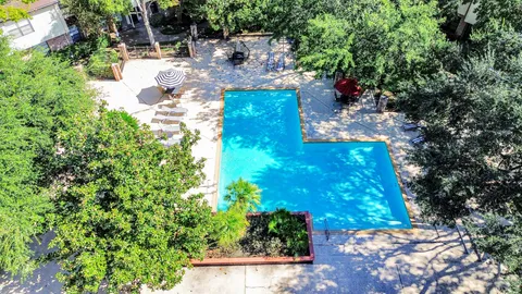 a view of yard with green space