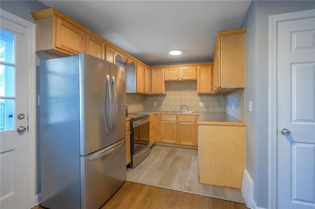 $245,000 | 9 West Pocahontas Lane, Kansas City, MO 64114