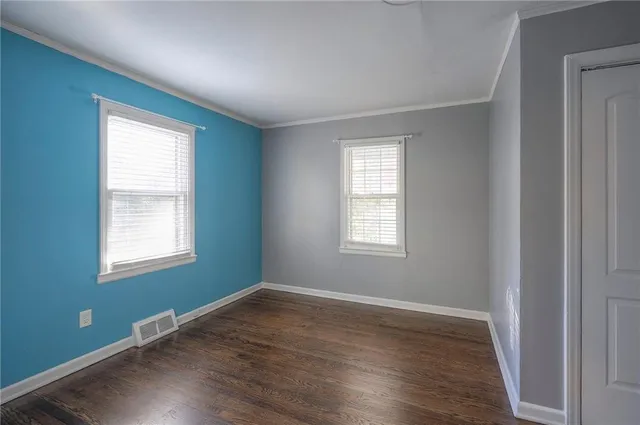 $245,000 | 9 West Pocahontas Lane, Kansas City, MO 64114