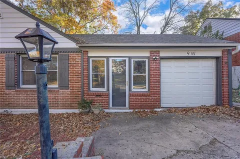 $245,000 | 9 West Pocahontas Lane, Kansas City, MO 64114