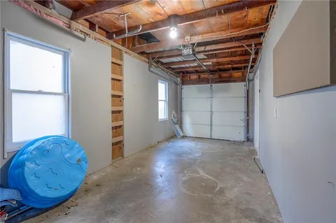 $245,000 | 9 West Pocahontas Lane, Kansas City, MO 64114