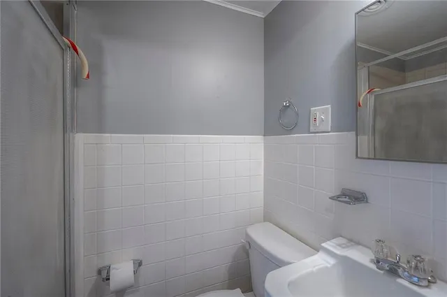 $245,000 | 9 West Pocahontas Lane, Kansas City, MO 64114