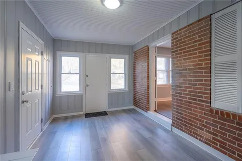 $245,000 | 9 West Pocahontas Lane, Kansas City, MO 64114