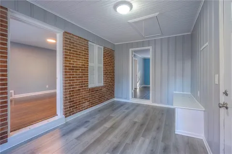 $245,000 | 9 West Pocahontas Lane, Kansas City, MO 64114