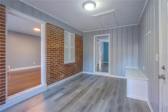 $245,000 | 9 West Pocahontas Lane, Kansas City, MO 64114