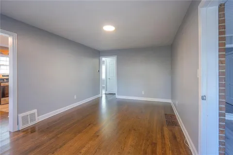 $245,000 | 9 West Pocahontas Lane, Kansas City, MO 64114