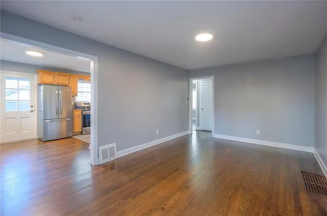 $245,000 | 9 West Pocahontas Lane, Kansas City, MO 64114