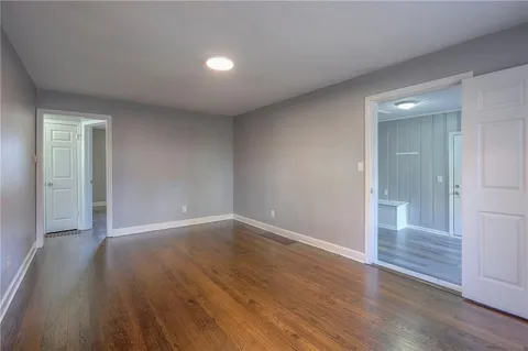 $245,000 | 9 West Pocahontas Lane, Kansas City, MO 64114