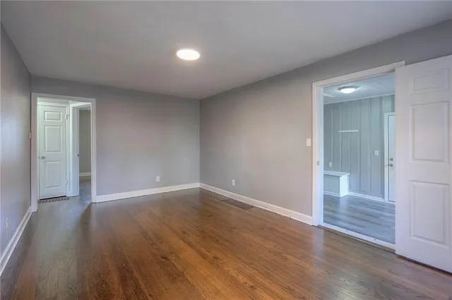 $245,000 | 9 West Pocahontas Lane, Kansas City, MO 64114