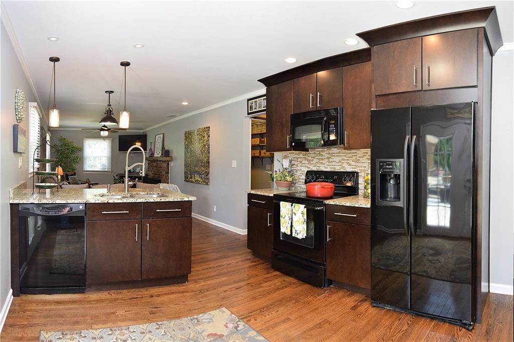 6468 Harbridge Road Indianapolis, IN 46220 - Photo 10 of 31