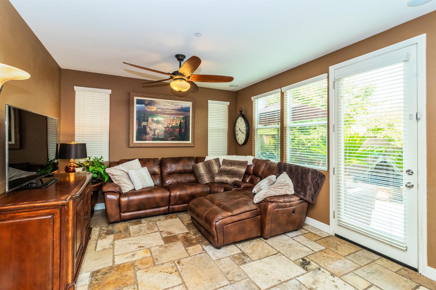 3651 Alcove Way Clovis, CA 93619 - Photo 2 of 24