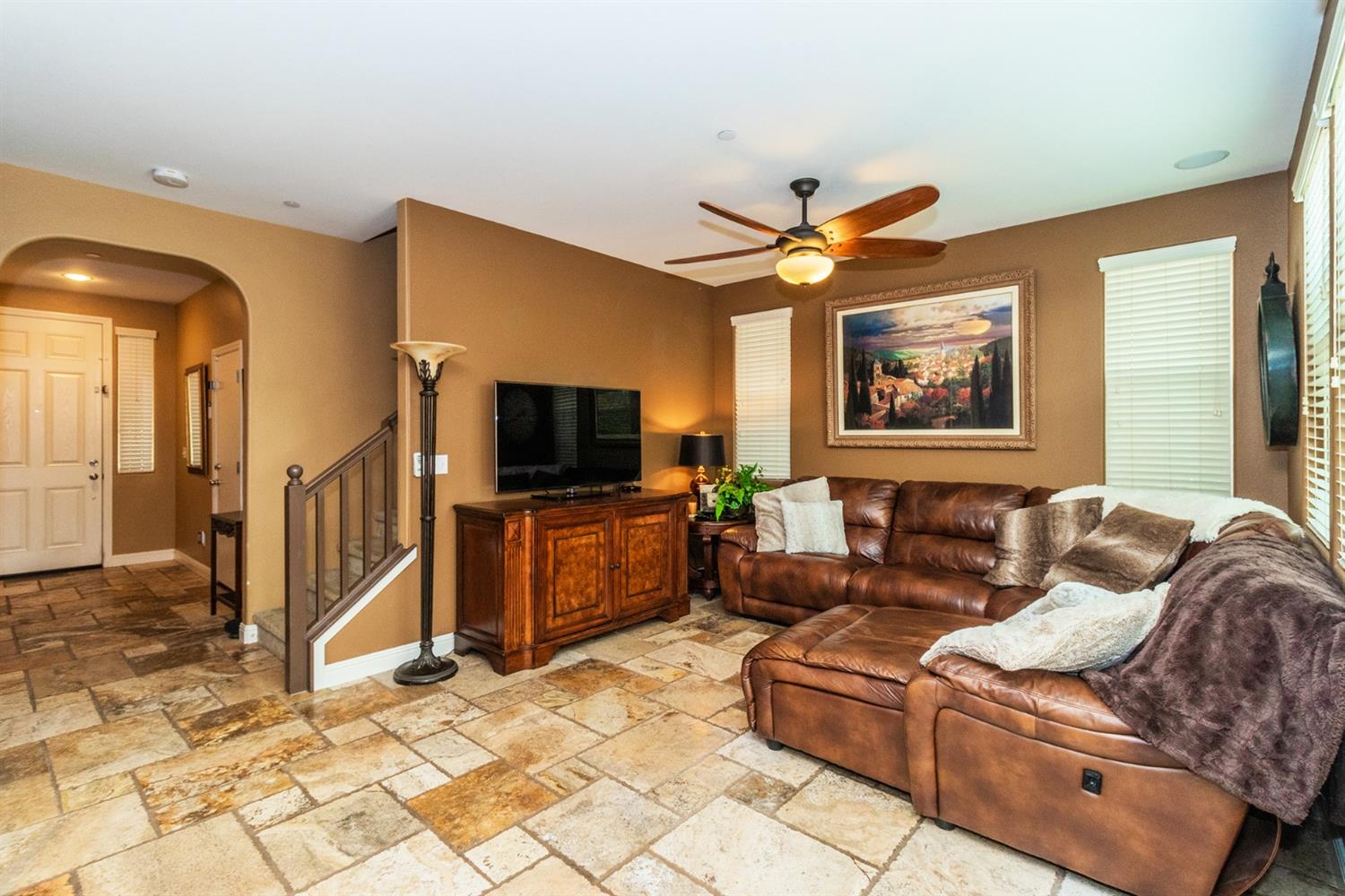 3651 Alcove Way Clovis, CA 93619 - Photo 3 of 24