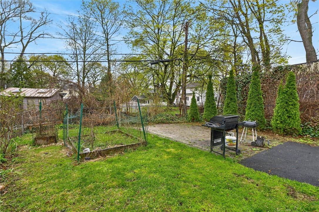28 Croydon Road Rochester, NY 14610 - Photo 4 of 50