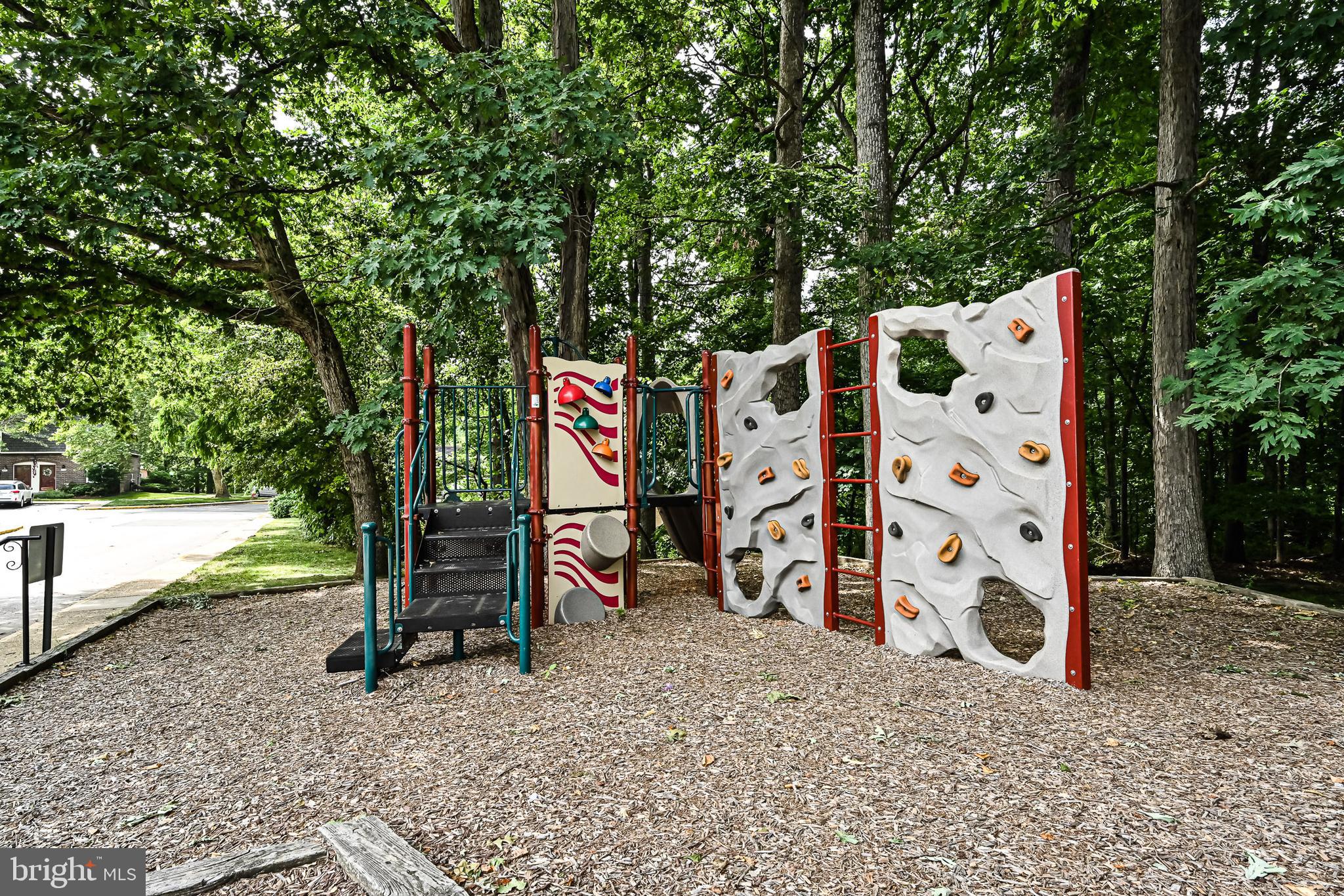 8110 Colony Point Road, Unit 216 Springfield, VA 22152 - Photo 25 of 28 Playground