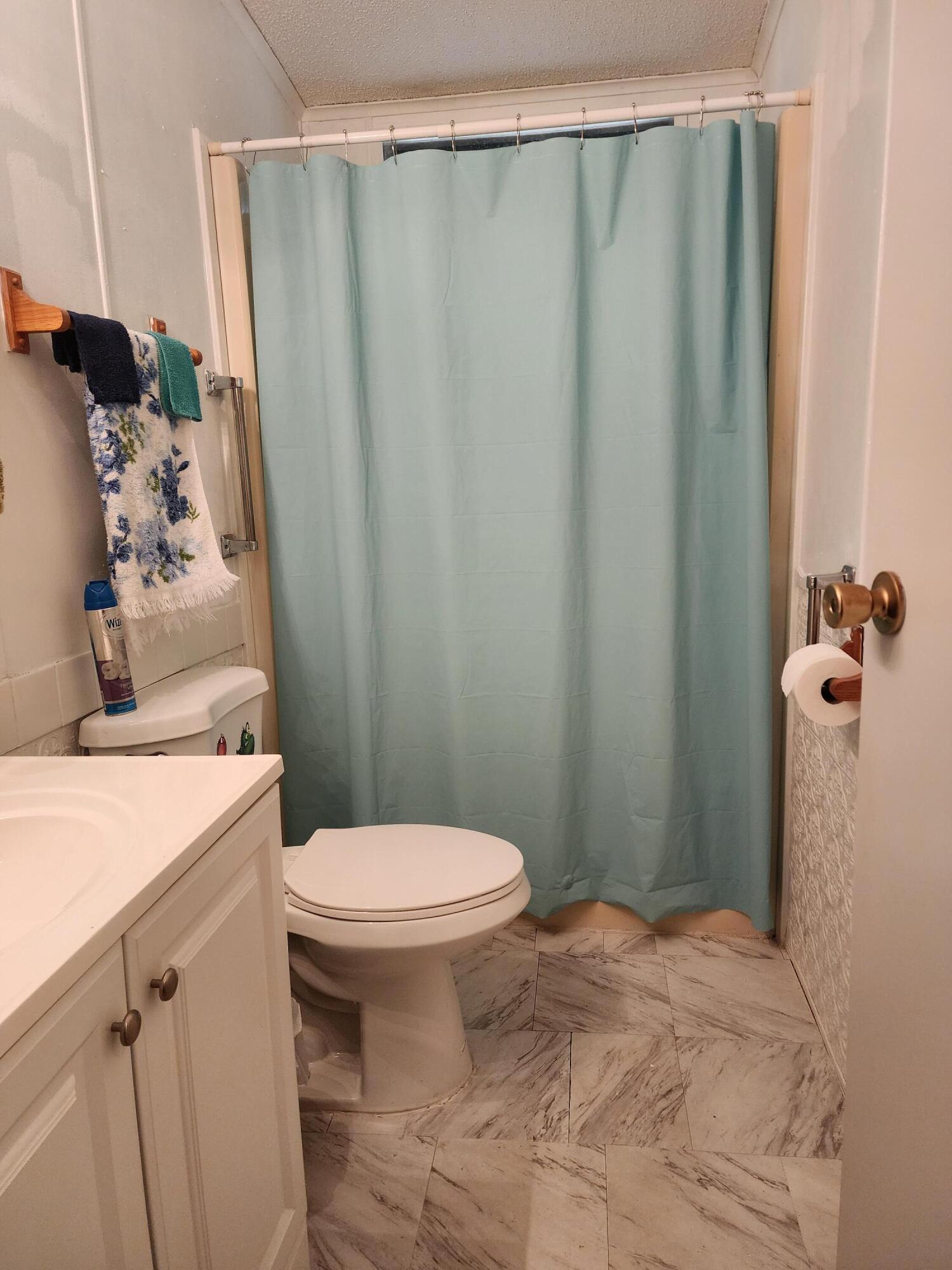 1414 Hunter Road Okeechobee, FL 34974 - Photo 16 of 30 hall bath