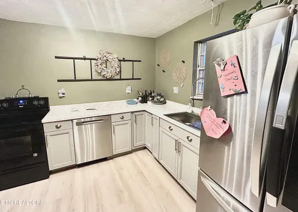 $259,900 | 451 West Main Street, Dandridge, TN 37725