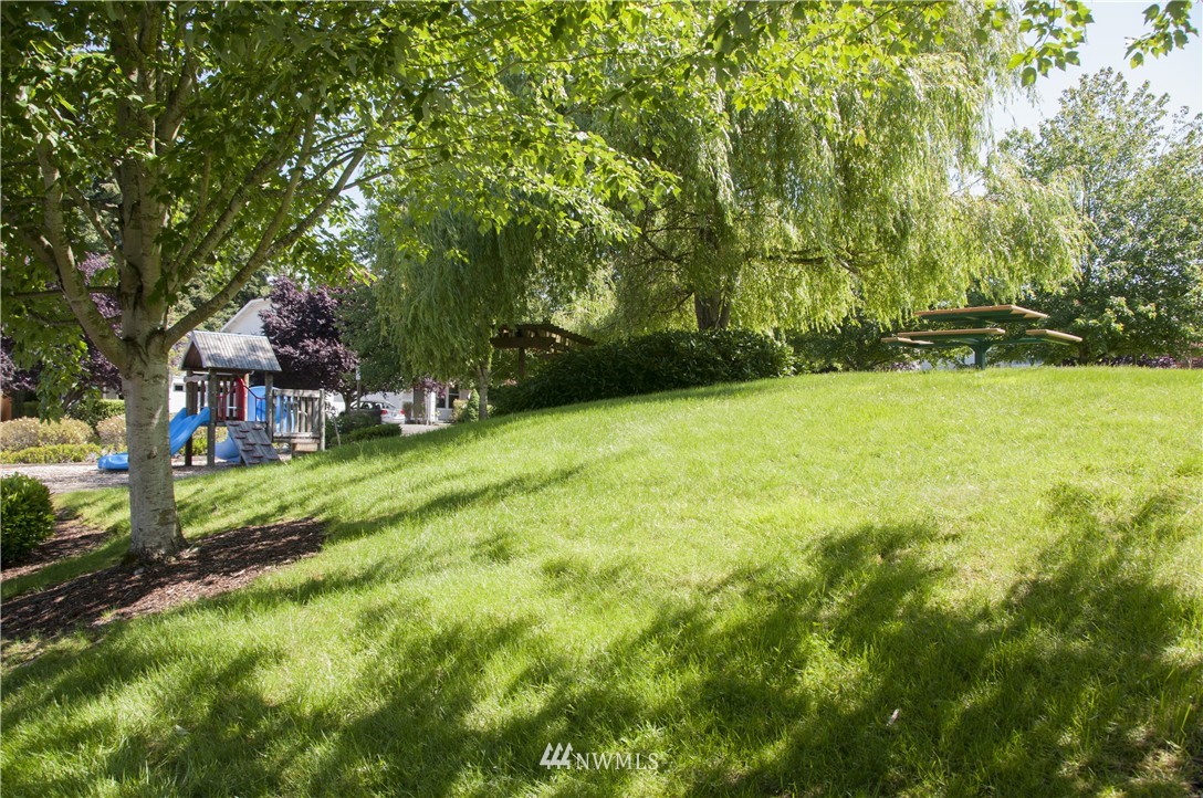 419 Graham Avenue Northeast Renton, WA 98059 - Photo 2 of 25