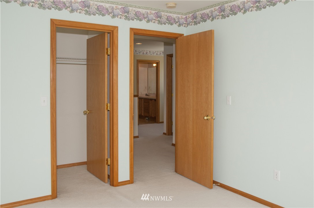 419 Graham Avenue Northeast Renton, WA 98059 - Photo 13 of 25