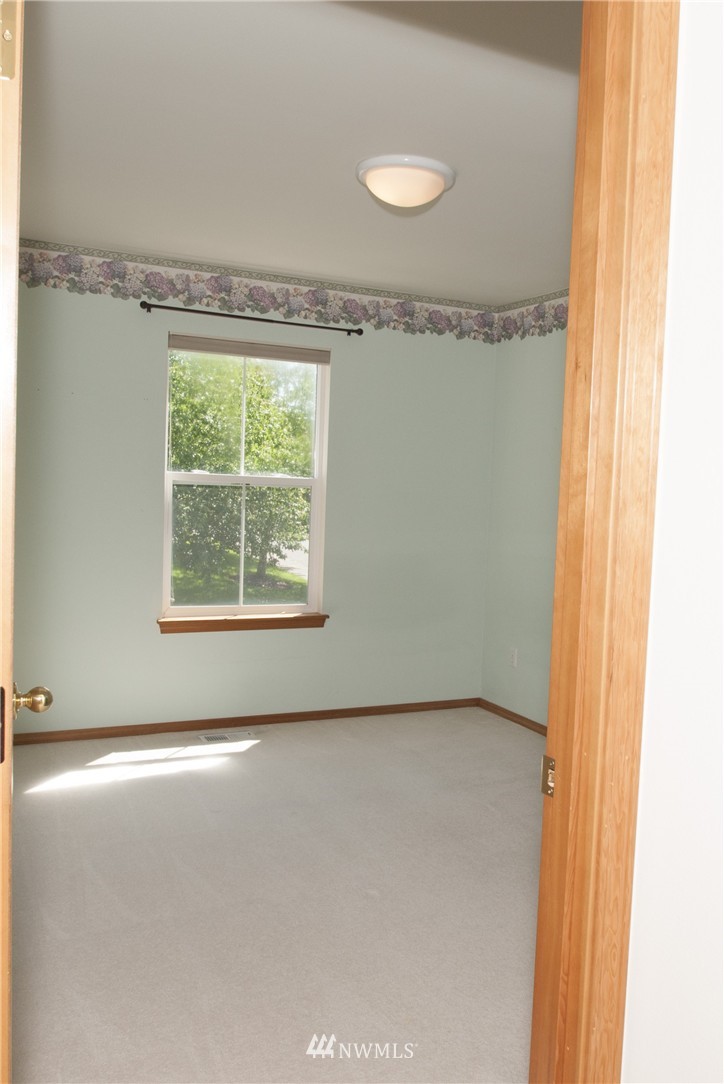 419 Graham Avenue Northeast Renton, WA 98059 - Photo 14 of 25