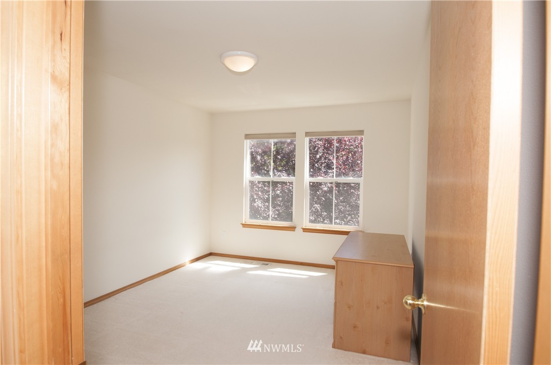 419 Graham Avenue Northeast Renton, WA 98059 - Photo 16 of 25