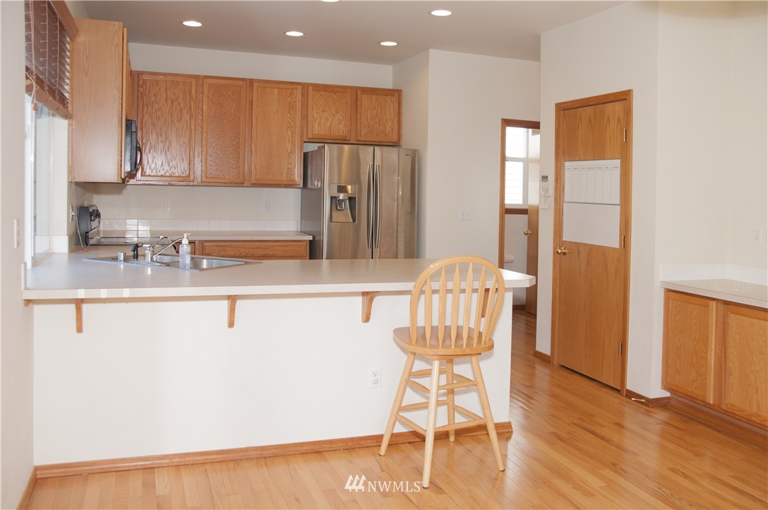 419 Graham Avenue Northeast Renton, WA 98059 - Photo 5 of 25