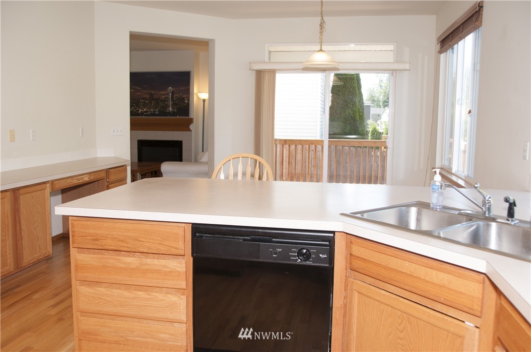 419 Graham Avenue Northeast Renton, WA 98059 - Photo 6 of 25