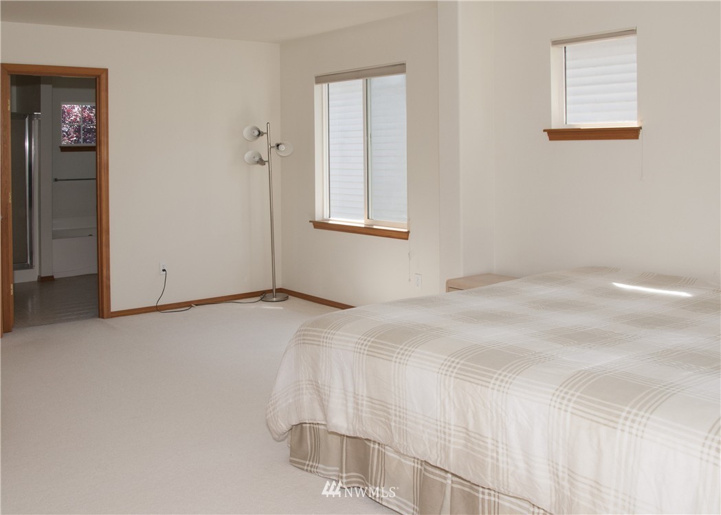 419 Graham Avenue Northeast Renton, WA 98059 - Photo 9 of 25