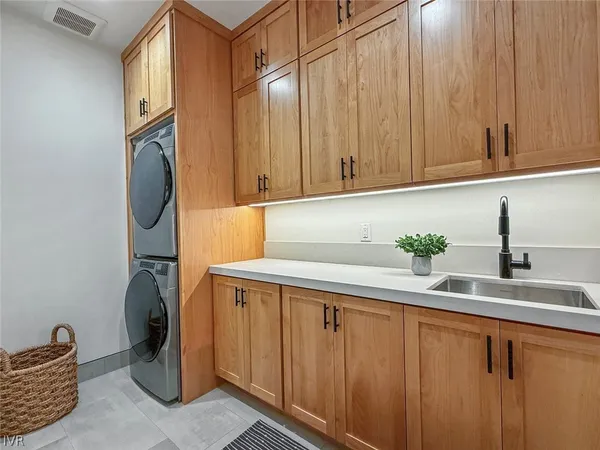 $6,988,000 | 887 South Dyer Circle, Incline Village, NV 89451