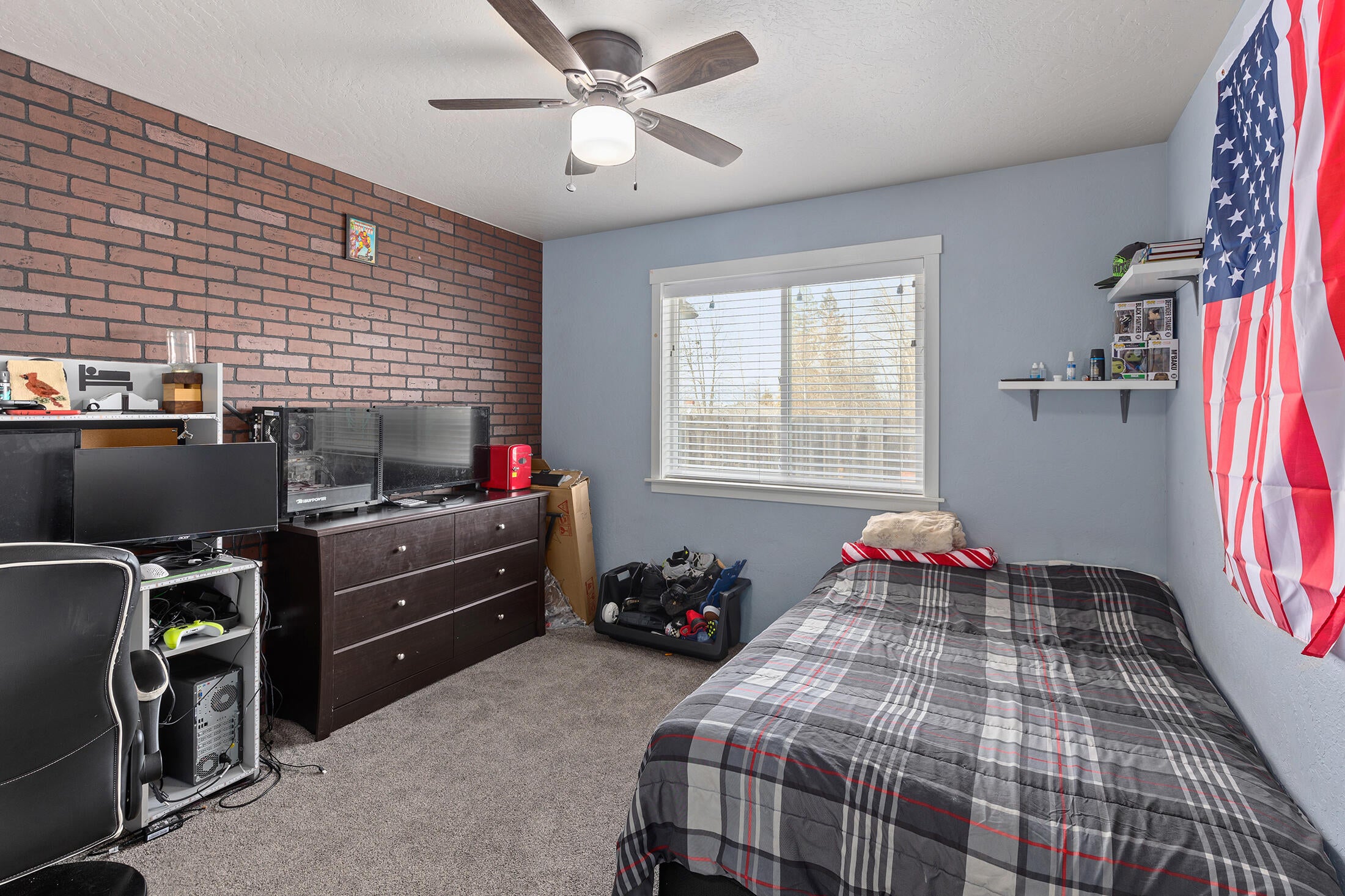 142 Southeast Yorktown Road Grants Pass, OR 97527 - Photo 19 of 25 york020