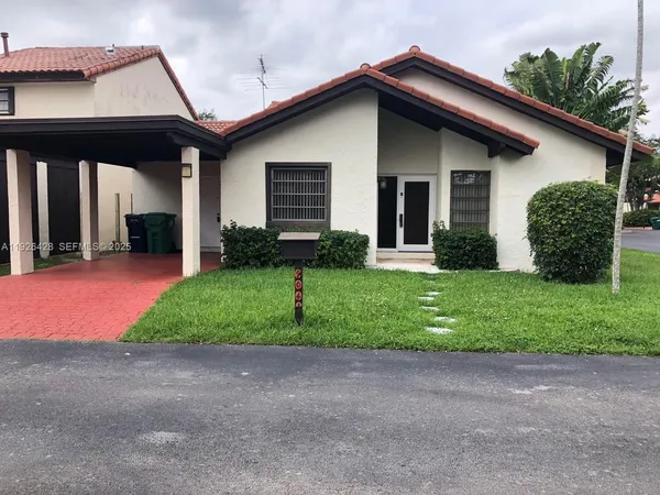 a view of a house with a yard and plants