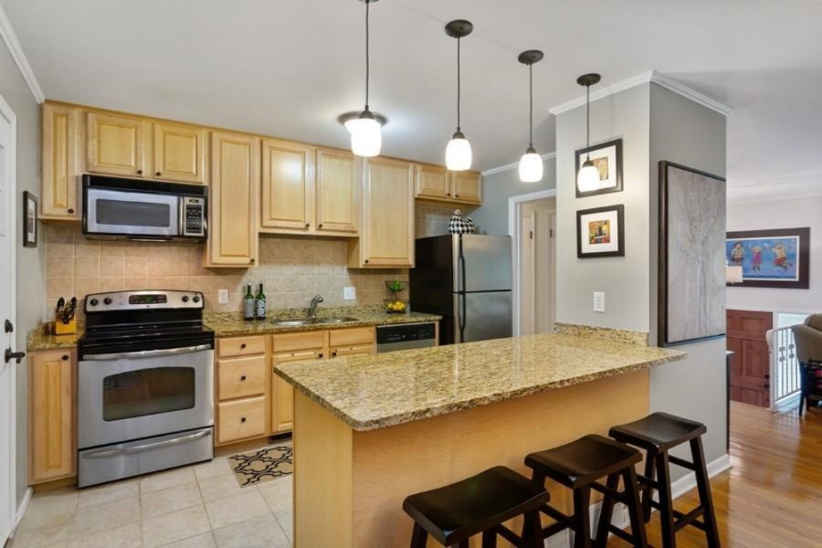 14775 Lakeshore Road Lakeside, MI 49116 - Photo 3 of 22 03_14775LakeshoreRd_5_Kitchen_LowRes