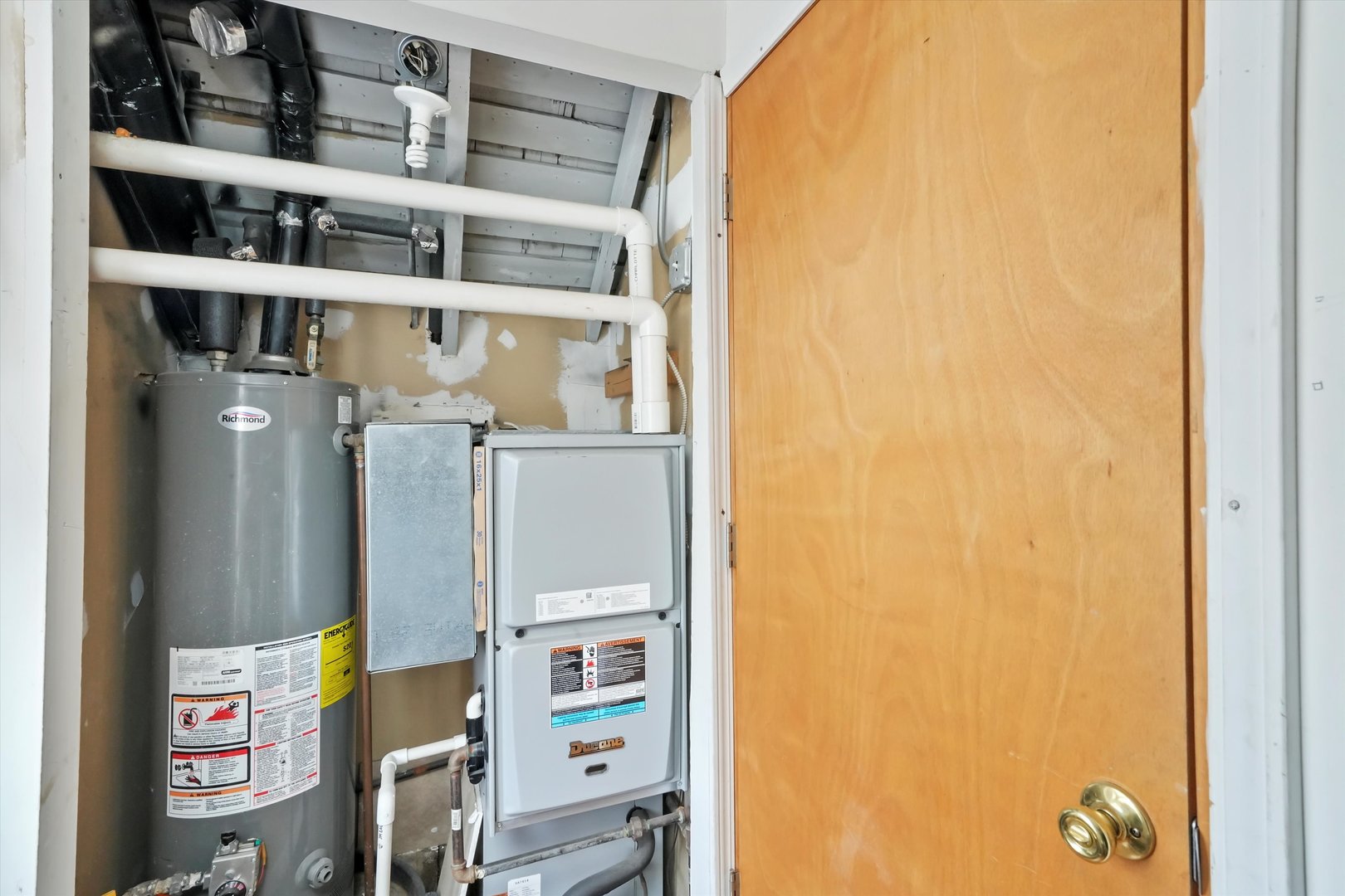 3020 South Pulaski Road Chicago, IL 60623 - Photo 38 of 44 a close up of a storage