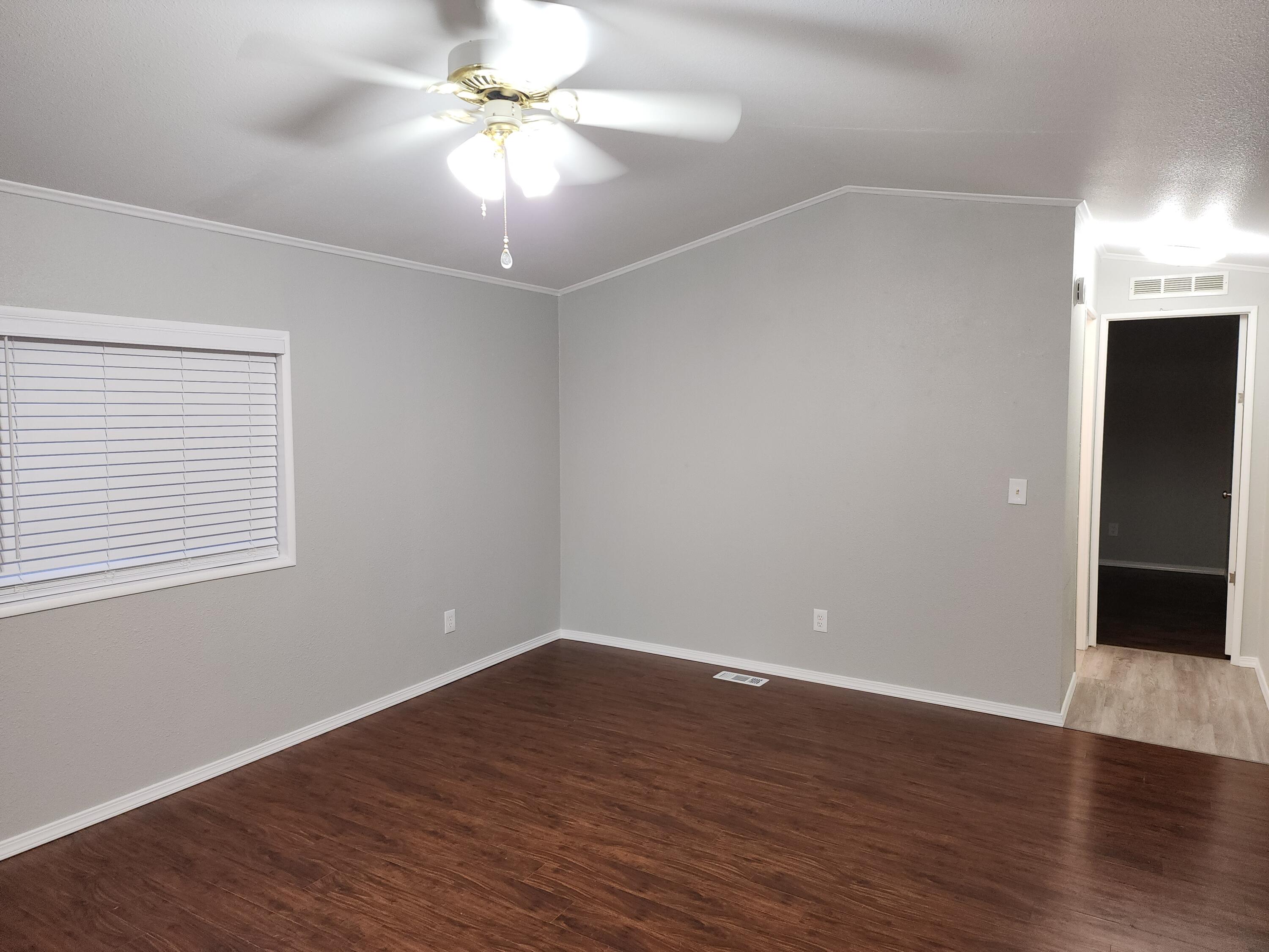 833 Carol Rae Medford, OR 97501 - Photo 11 of 20 20221209_160840