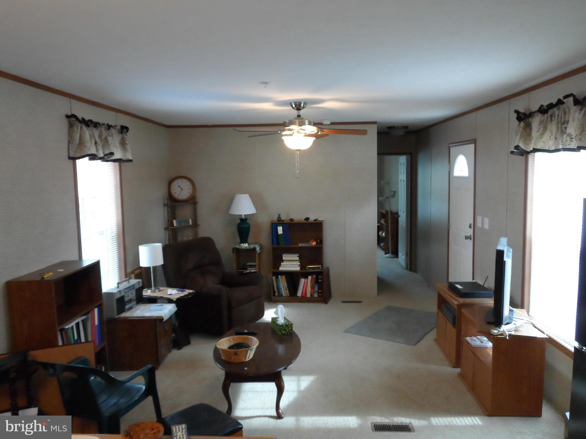 7837 East Hill Road Mount Airy, MD 21771 - Photo 11 of 15 Living Room
