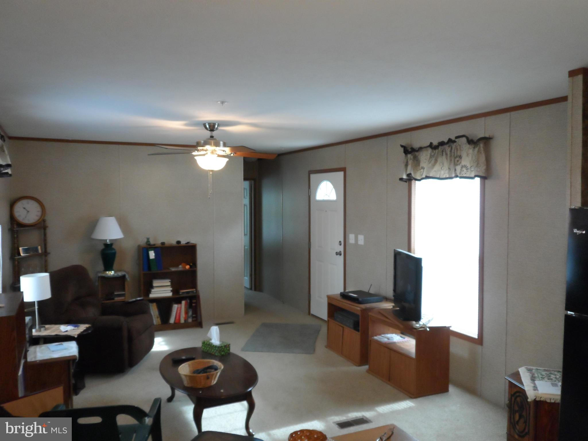 7837 East Hill Road Mount Airy, MD 21771 - Photo 12 of 15 Living Room