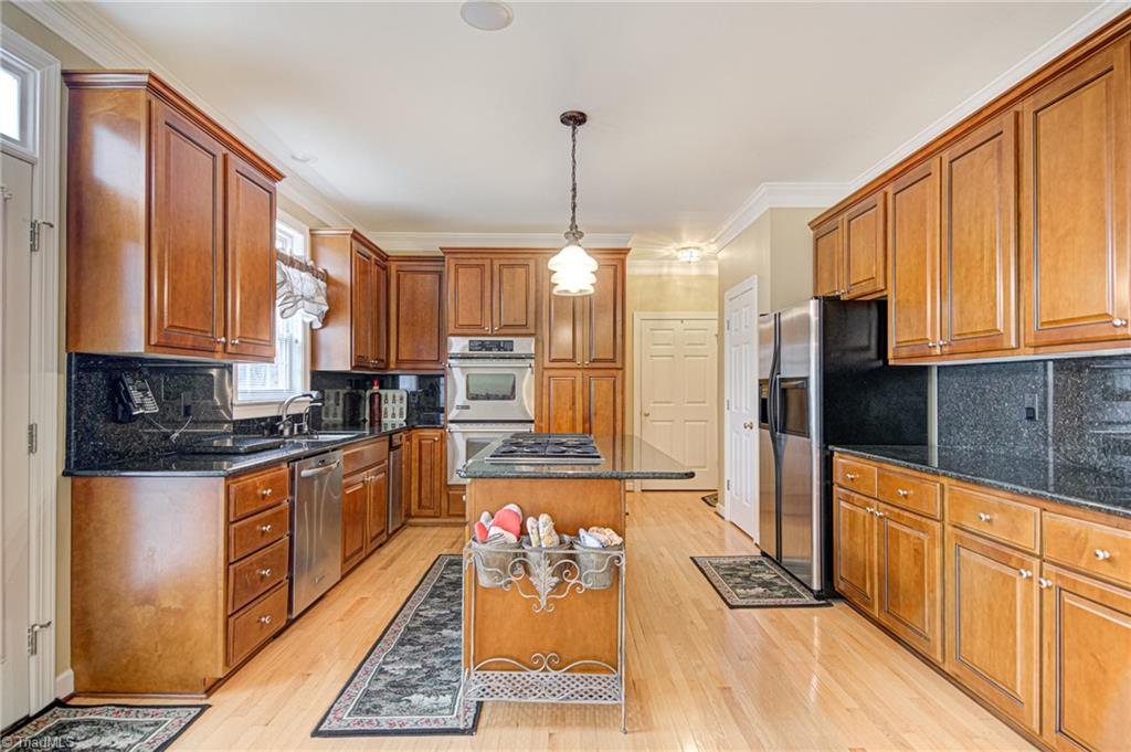 3801 Edgewater Street High Point, NC 27265 - Photo 9 of 39 Gallery Image 9