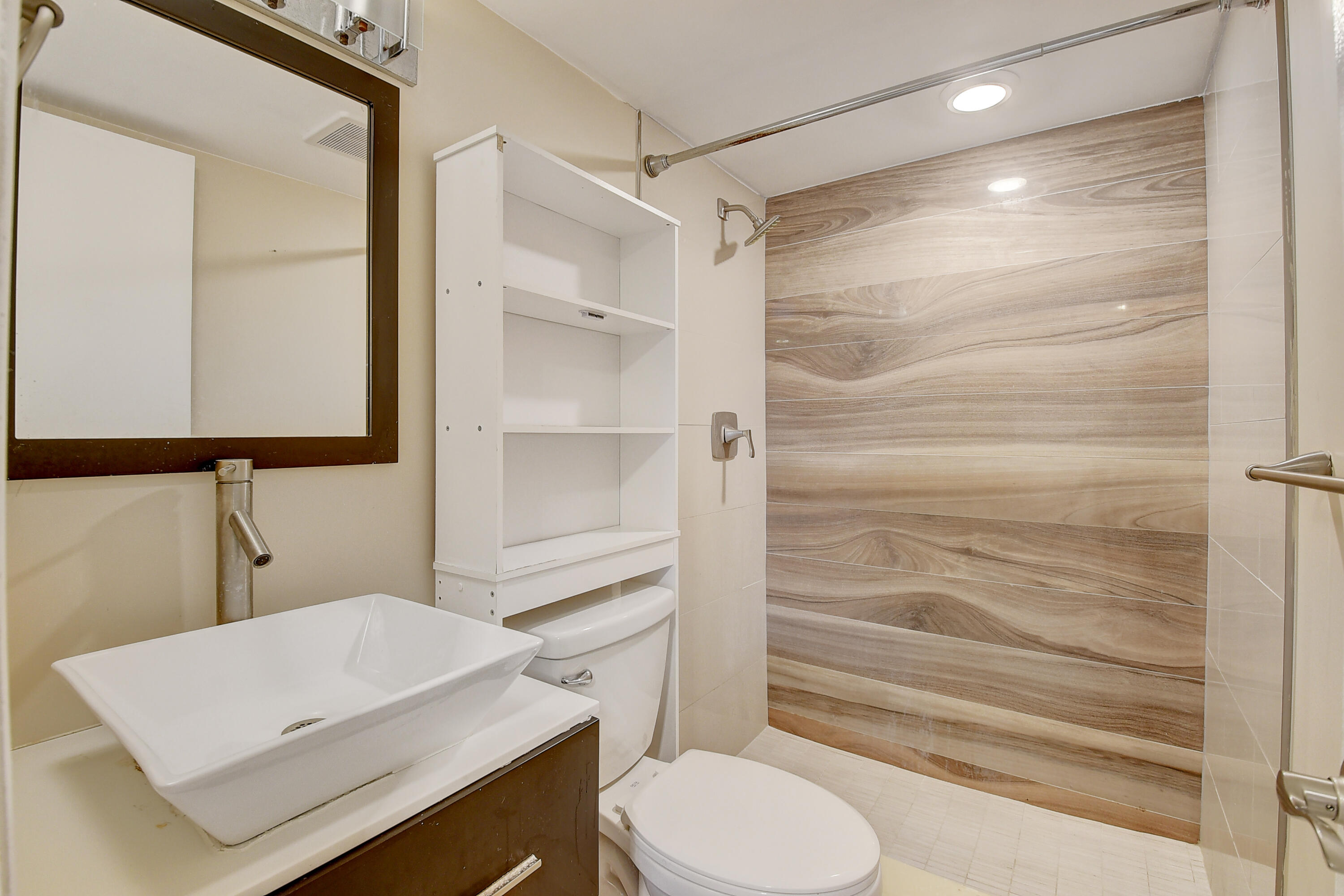 22605 Southwest 66th Avenue, Unit 304 Boca Raton, FL 33428 - Photo 20 of 25 2nd bath