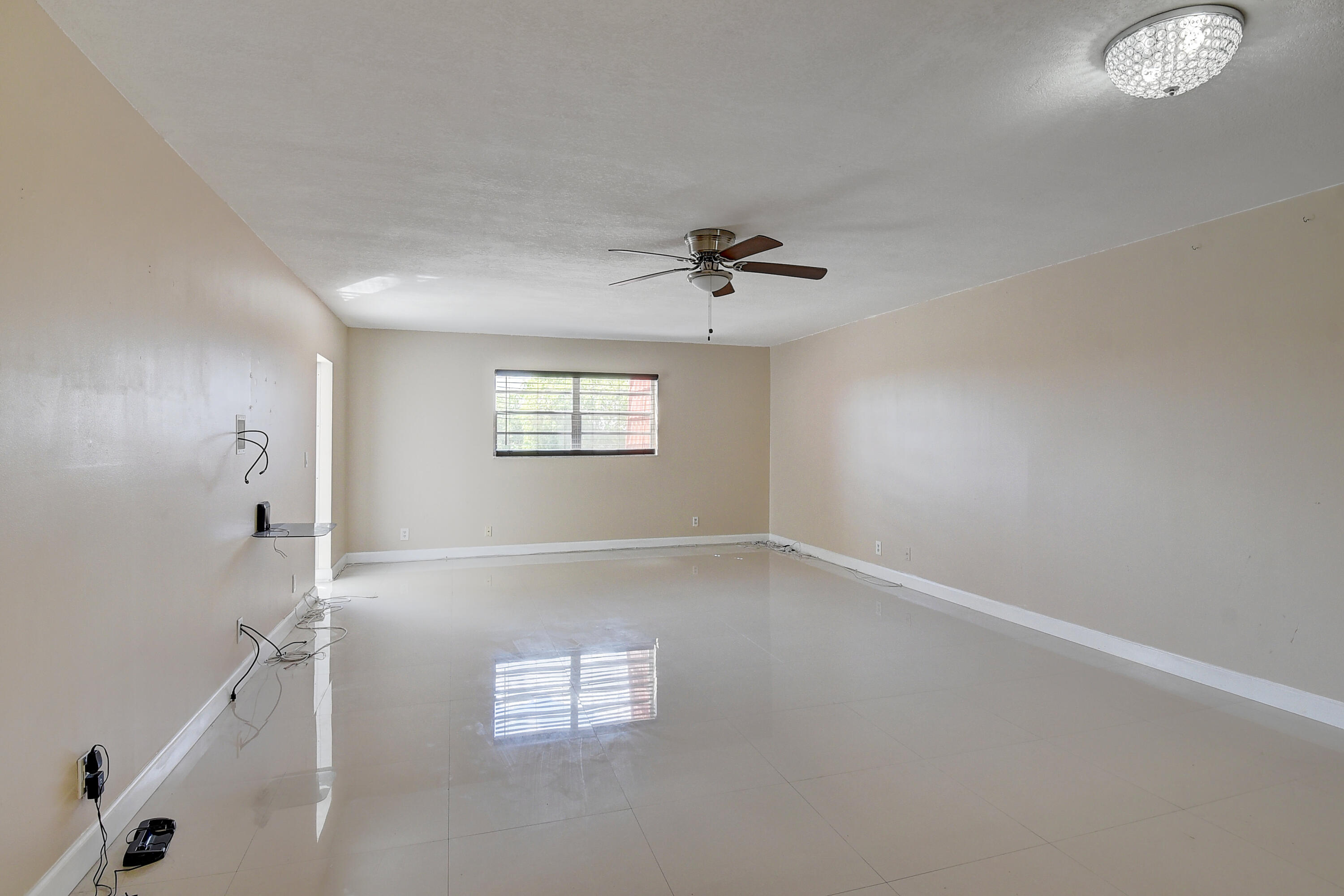 22605 Southwest 66th Avenue, Unit 304 Boca Raton, FL 33428 - Photo 5 of 25 Living room